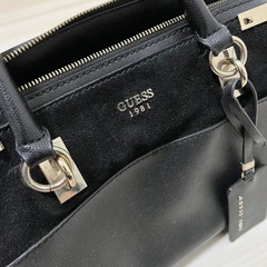 GUESS カバンの画像