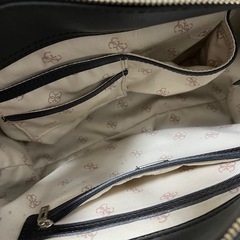 GUESS カバンの画像