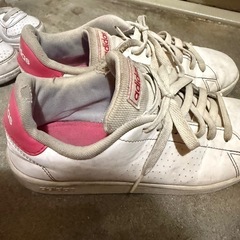 adidasスニーカーの画像