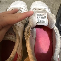 adidasスニーカーの画像