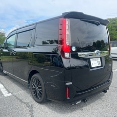 トヨタ　ノアハイブリッドG 80系　ミニバン　ソーラーパネル　キャンプ　車中泊の画像