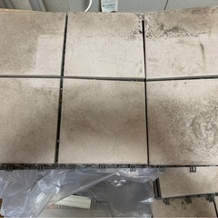 【本日19〜21時限定引取可】LIXIL製磁器ジョイントタイル 約50枚×3セット（屋外OK・高耐久） の画像