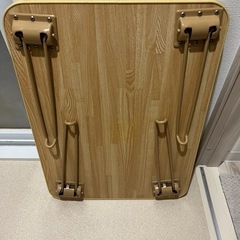 折りたたみ机　持ち運び可能サイズ
