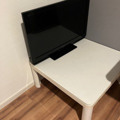 コタツテーブル　32型テレビ　それぞれ1000円