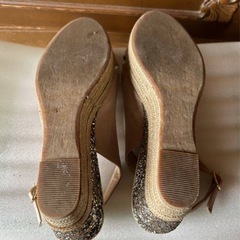 美品　ブリジットバーキン　Bridget Birkin サンダル　24㎝ベージュ　ピンク　スパンコールの画像