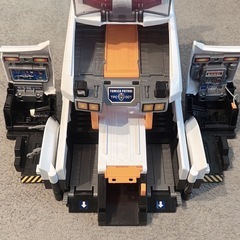 トミカ ビッグに変形！デカパトロールカーの画像
