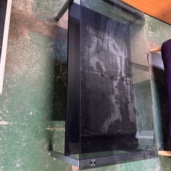 TEMPERED GLASSテーブルの画像
