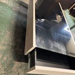 TEMPERED GLASSテーブルの画像