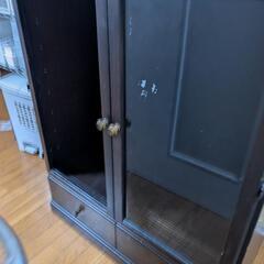 アンティークお洒落な食器棚