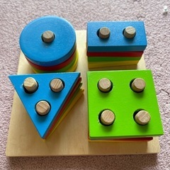モンテッソーリ　幾何差し込みブロック ♪4種4色♪　