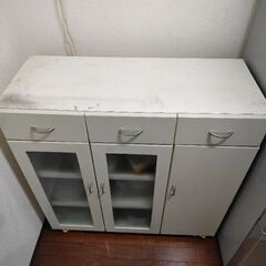 キャスター付食器棚　cupboard