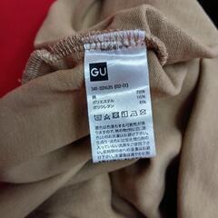 GU　ベージュ　Sサイズ　半袖Tシャツの画像