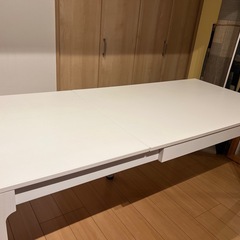 IKEAエーケダーレン伸縮ダイニングテーブルの画像