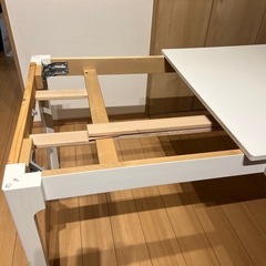 IKEAエーケダーレン伸縮ダイニングテーブルの画像