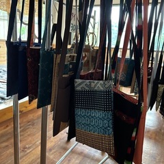 浴衣入荷しました　　
帯、反物、着物、かすり生地、パッチワーク各種生地等掘り出し物の画像