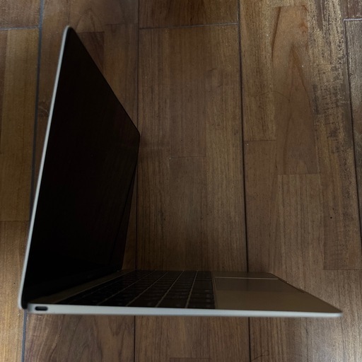 薄くて軽いMacBook　