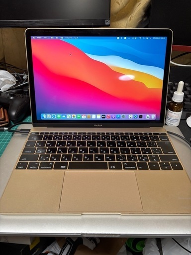 薄くて軽いMacBook