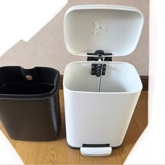 【新品】ニトリ ペダルペールバゲット ホワイト5L（ゴミ箱）の画像