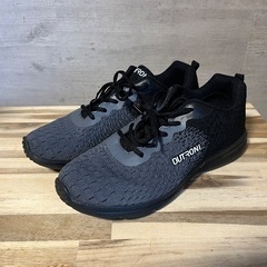 スニーカー　28.5