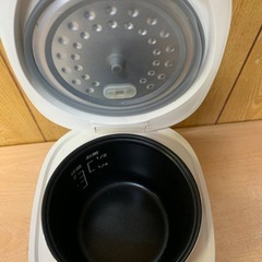 ♦ティーズネットワーク（株） コンパクト炊飯器  RM-102TE-WH の画像