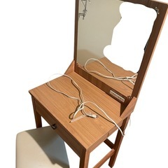 ドレッサー　無地　レトロ　木目調　電気プラグ付きの画像
