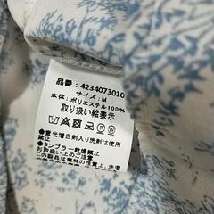肩だしトップスの画像