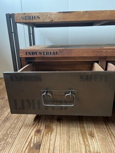 テレビ台　FERUM INDSTRIAL TV BOARD