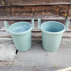 農業用容器？　25リットル　高さ約42cm（取っ手含まず）