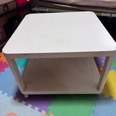 テーブル