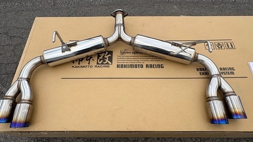 カローラスポーツ　マフラー