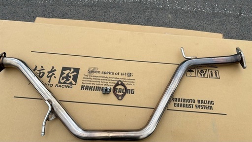 カローラスポーツ　マフラー