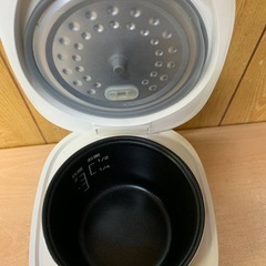 ティーズネットワーク（株） コンパクト炊飯器  RM-102TE-WH の画像