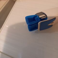 流せるトイレブラシ　詰め替え２つ + 本体の画像