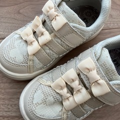 イフミー ifme CALIN トリプルリボンスニーカー ベージュ 16cmの画像