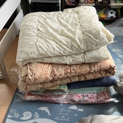 掛け布団×2・座椅子・毛布・夏布団