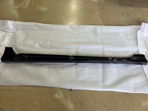 カローラスポーツ　ZWE211　モデリスタ　サイドステップ