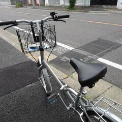 中古自転車３５５７　折り畳み自転車　２０インチ　ギヤなし　ワイヤー錠　ライトは付属していません＊ハンドルは折り畳むことができませんの画像