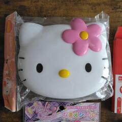 新品　キティちゃんお弁当箱、なまえシール　セットの画像