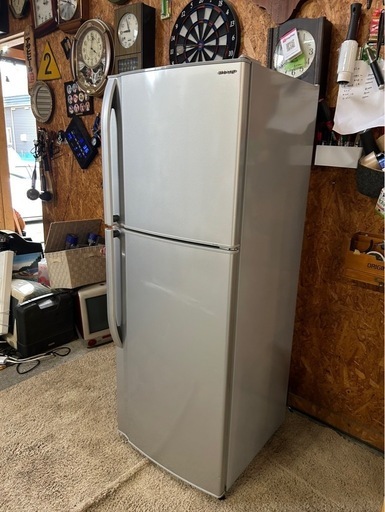 E2206 シャープ　冷蔵庫　2010年　228L 2ドア　正面傷あり