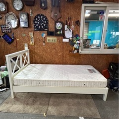 E2207 シングルベッド　美品　マットレス付き