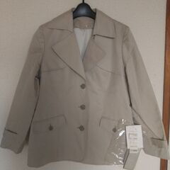 新品未使用タグ付き ショートトレンチの画像