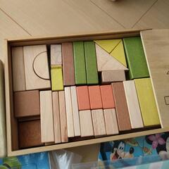 積み木とパズルの画像
