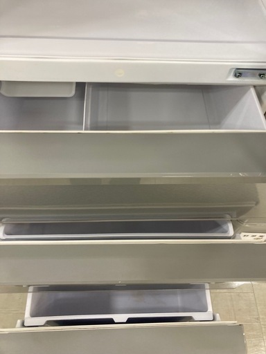 取りに来れる方限定！ＡＱＵＡの４ドア冷蔵庫です！