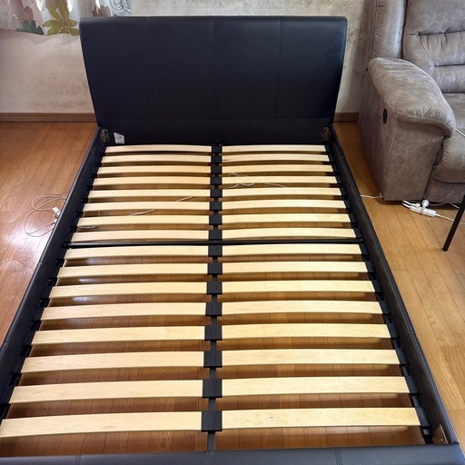 受け渡し予定の為停止　最終価格　ダブルベッドフレーム