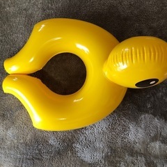 アヒル浮き輪の画像