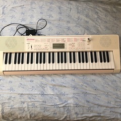 CASIO 電子キーボード🎹　充電コードつき