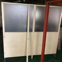 引取り来れる方差し上げます　
要清掃　現状渡し　パーテーション　の画像