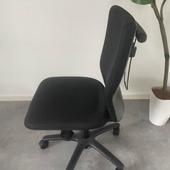 オカムラ チェア ハイバック肘なし双輪 ブラックの画像