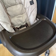 コンビ　電動ハイローチェアの画像