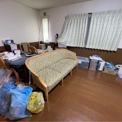 ダイニングテーブル　椅子4脚　ソファー